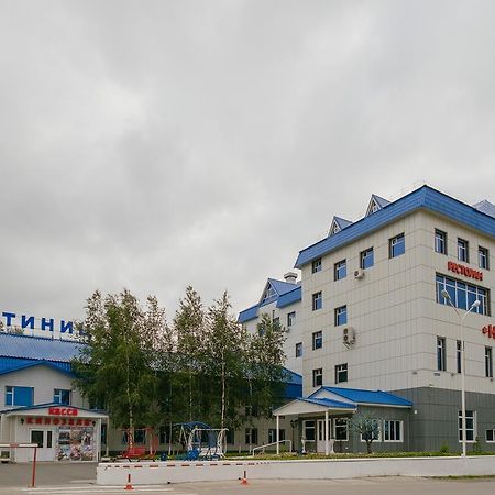 Nadezhda Hotel Nizhnevartovsk Exterior photo