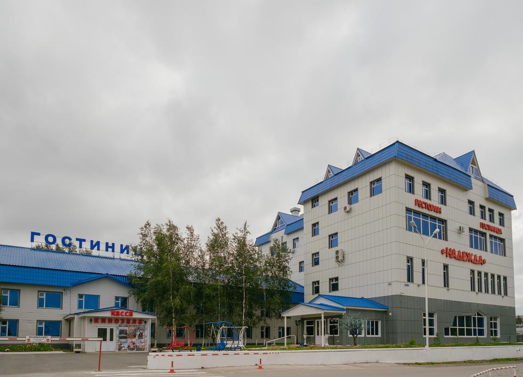 Nadezhda Hotel Nizhnevartovsk Exterior photo